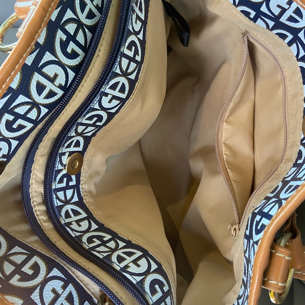 Purse - Picture 2 of 5